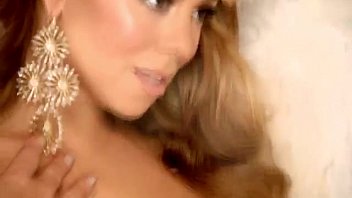 Mariah carey boob flash