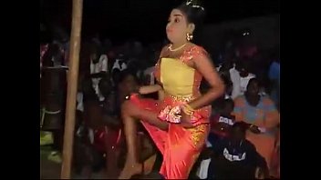 Femme senegalaise danse