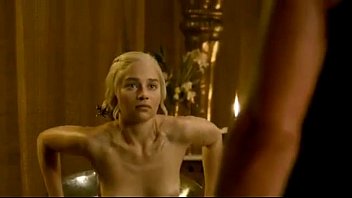 Emilia clarke fotos desnuda