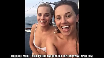 Margot robbie bikini