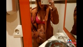 Videos de sexo en baños publicos