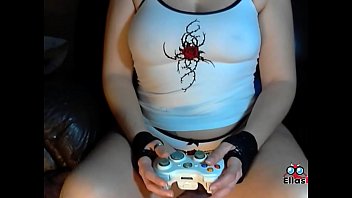 Chica gamer se masturba