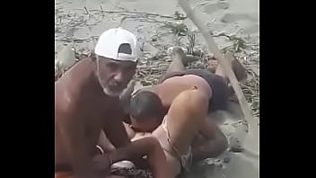 Pillados infraganti en la playa