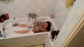 Camara escondida en baño de mujeres