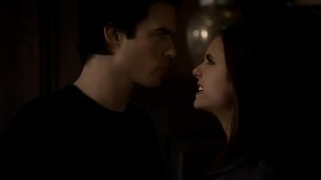 The vampire diaries elena y damon hacen el amor