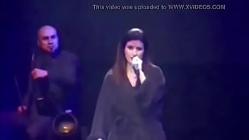 Las tetas de laura pausini