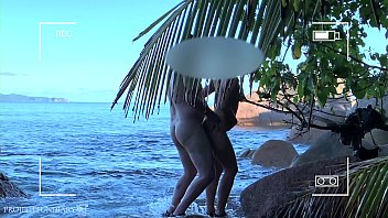 Parejas follando en la playa