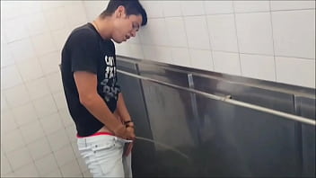 Male desperate pee