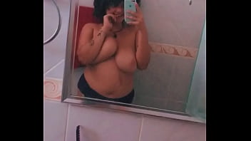 Nenas mostrando sus tetas