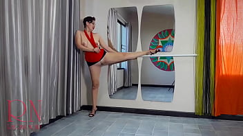 Mujeres haciendo gimnasia desnuda