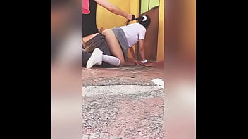 Sexo en el patio del colegio