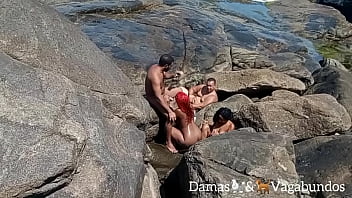 Pillados en la playa porno