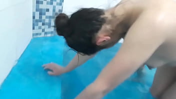 Sexo casero en el agua