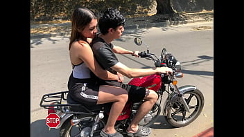 Acrobacias en motos deportivas mujeres