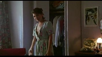 Elizabeth mcgovern topless