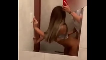 Follando en el baño