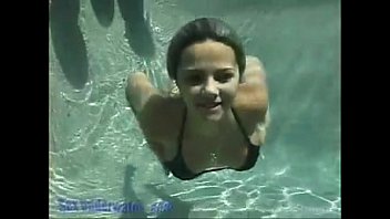 Atrevida underwater blowjob